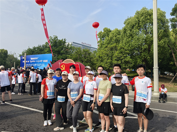 二幼：奔跑绽放活力 携手共展风采