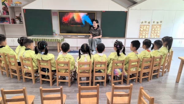 二幼：新荷初露角   静待满池香