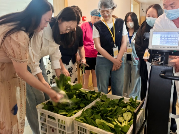 二幼：舌尖烟火零距离  庖厨春秋共守护