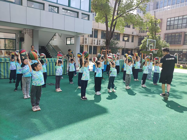 二幼：家园携手共成长  篮球跃动展活力