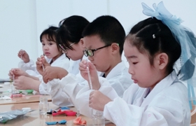 多彩假日趣处多 二幼萌娃乐逍遥