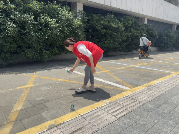 二幼：守护盲道   畅通出行