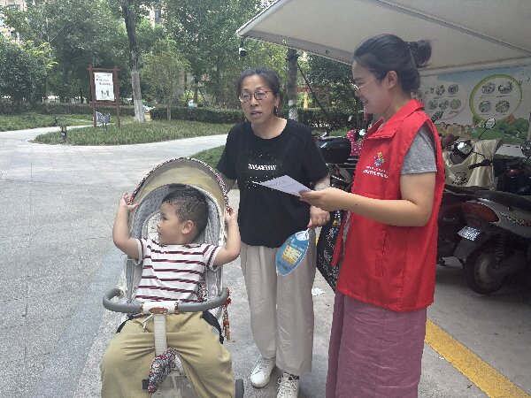 二幼：垃圾分类行 携手创文明