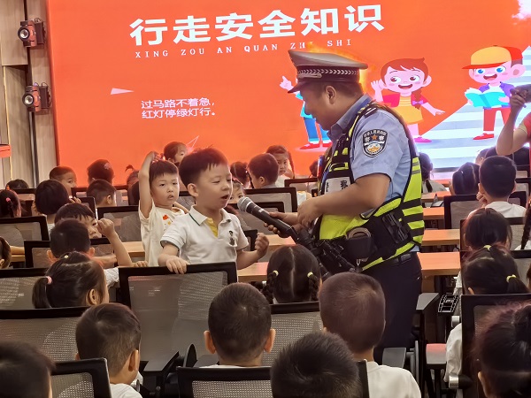 二幼：警园携手   开讲“开学安全第一课”