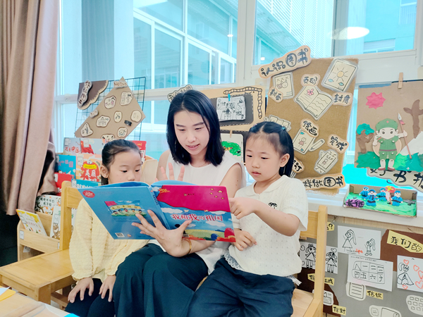 二幼：萌娃爱祖国   礼赞新时代