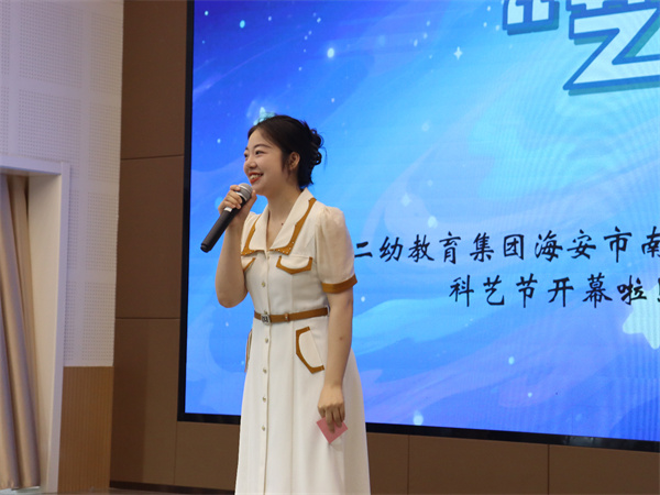 丁洁老师：微笑里的教育魔法