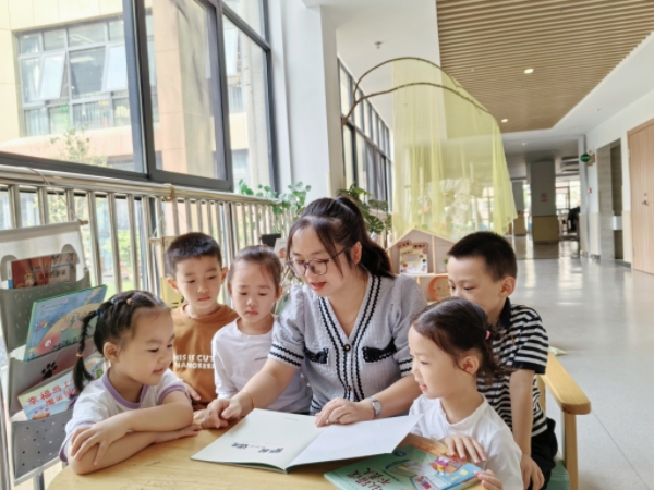 崔恒娟老师：以爱浇灌幼苗 用心守护童年