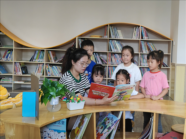 崔铭晋老师：笃学育人，托举幼儿向阳生长