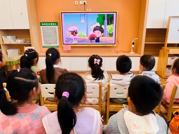 二幼：小头盔  大安全