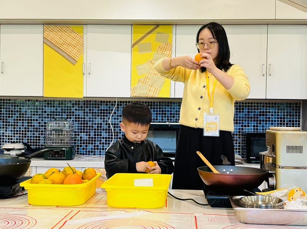 二幼：秋日颂歌   将桔香凝练成糖